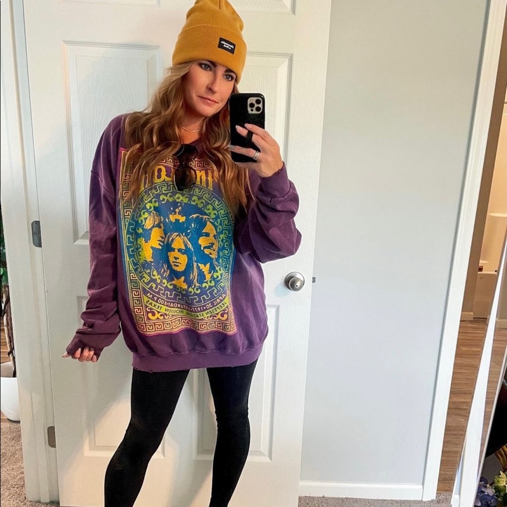 Oversized Graphic Sweatshirt- like new
